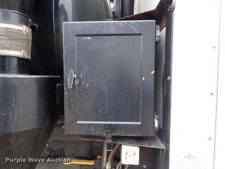 image for item DC1353 2011 Volvo VHD hydrovac truck