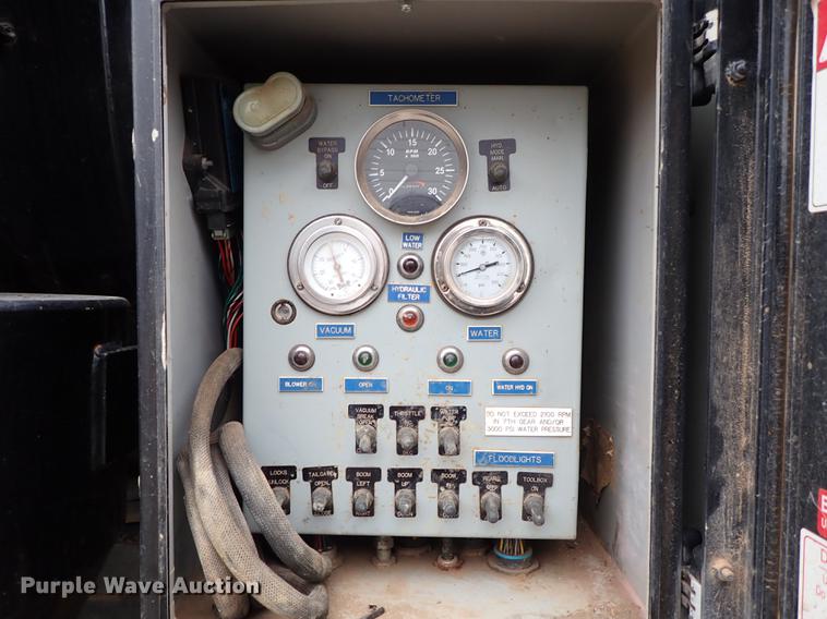 image for item DC1353 2011 Volvo VHD hydrovac truck