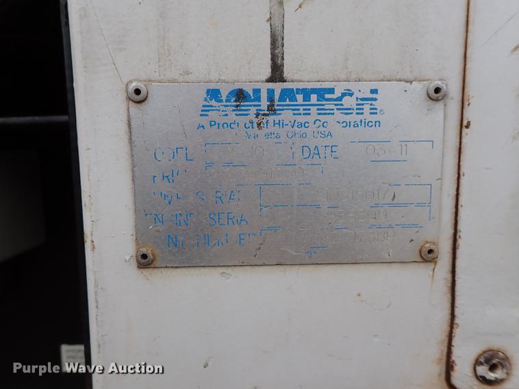 image for item DC1353 2011 Volvo VHD hydrovac truck