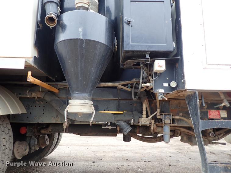 image for item DC1353 2011 Volvo VHD hydrovac truck