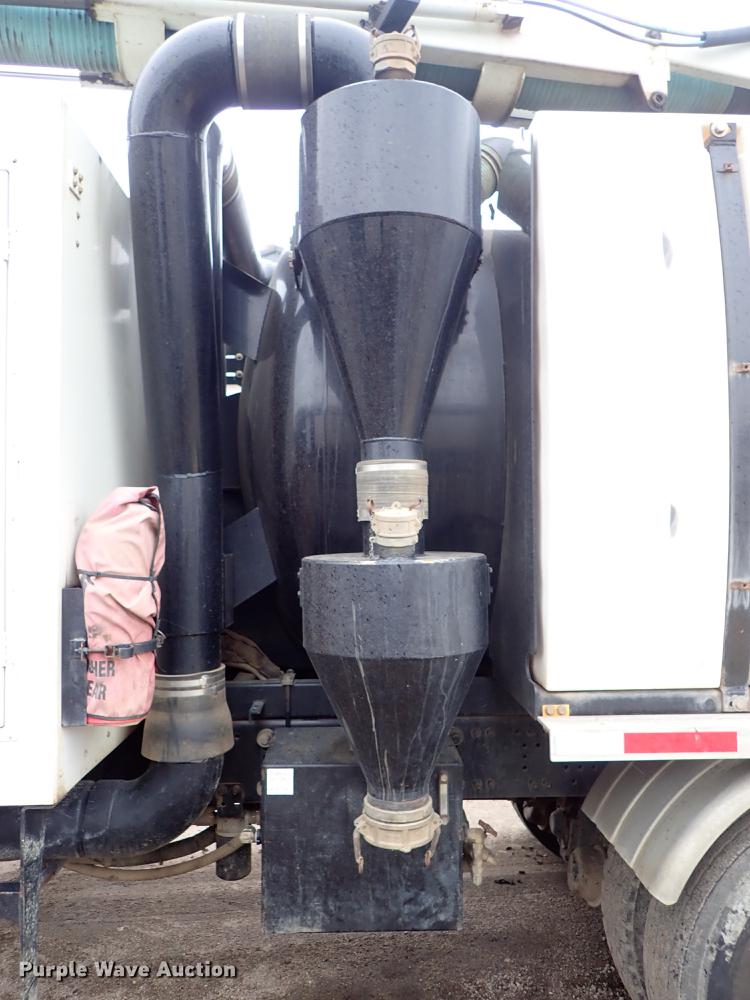 image for item DC1353 2011 Volvo VHD hydrovac truck