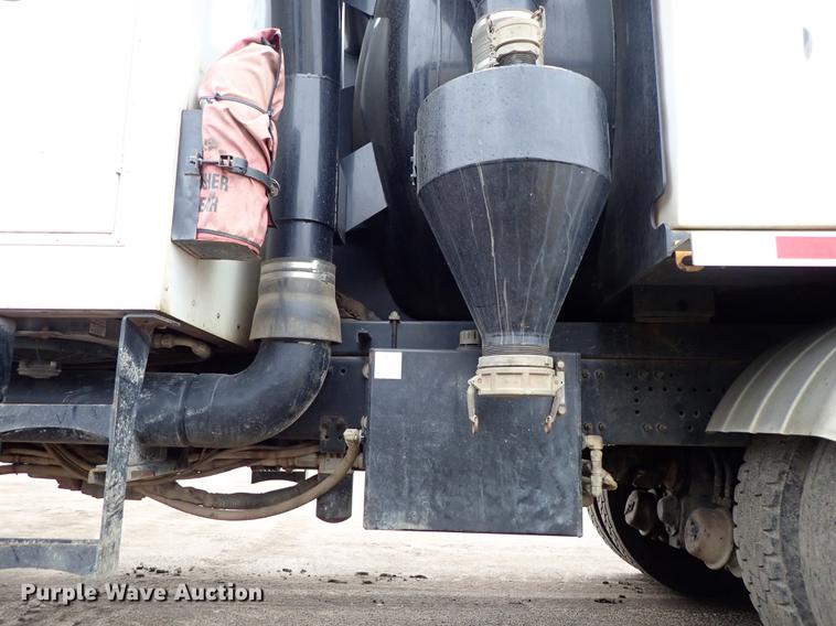 image for item DC1353 2011 Volvo VHD hydrovac truck