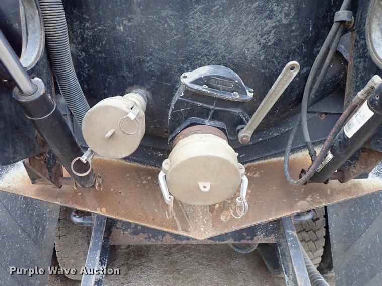 image for item DC1353 2011 Volvo VHD hydrovac truck