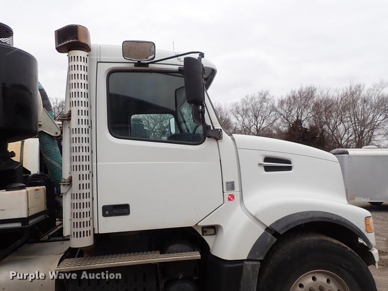 image for item DC1353 2011 Volvo VHD hydrovac truck