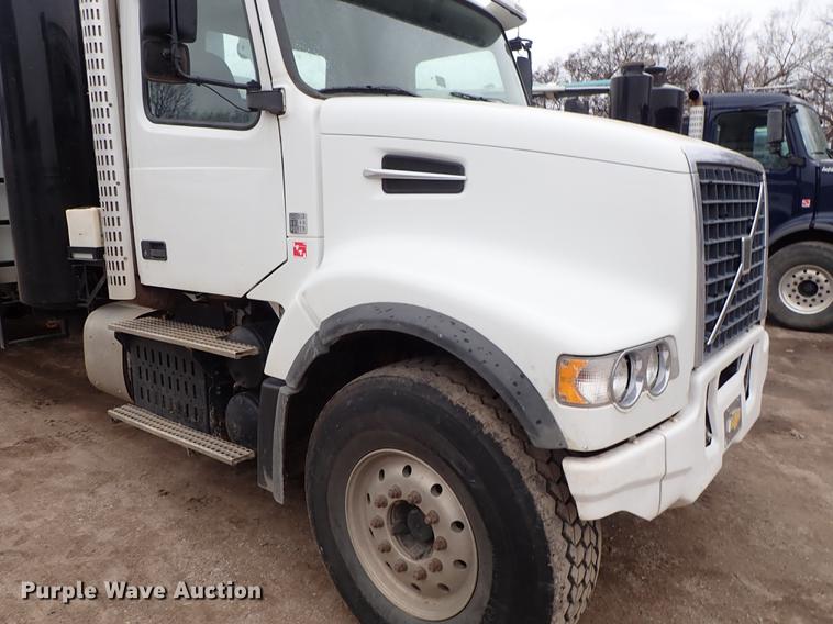 image for item DC1353 2011 Volvo VHD hydrovac truck