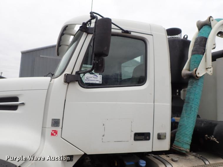image for item DC1353 2011 Volvo VHD hydrovac truck