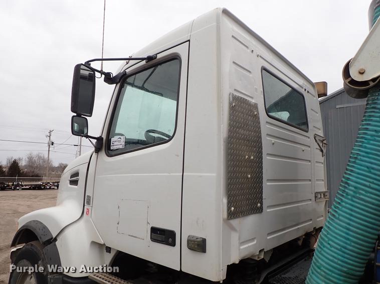 image for item DC1353 2011 Volvo VHD hydrovac truck