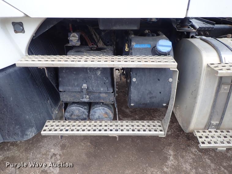 image for item DC1353 2011 Volvo VHD hydrovac truck