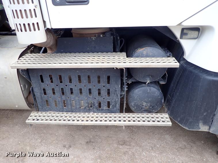 image for item DC1353 2011 Volvo VHD hydrovac truck