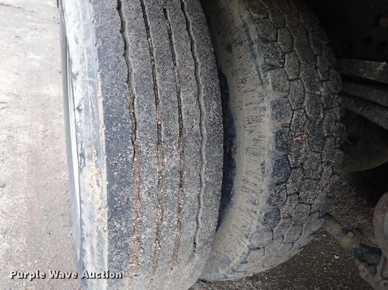 image for item DC1353 2011 Volvo VHD hydrovac truck