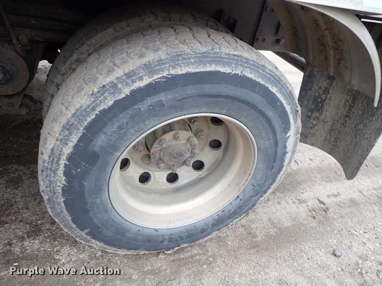 image for item DC1353 2011 Volvo VHD hydrovac truck