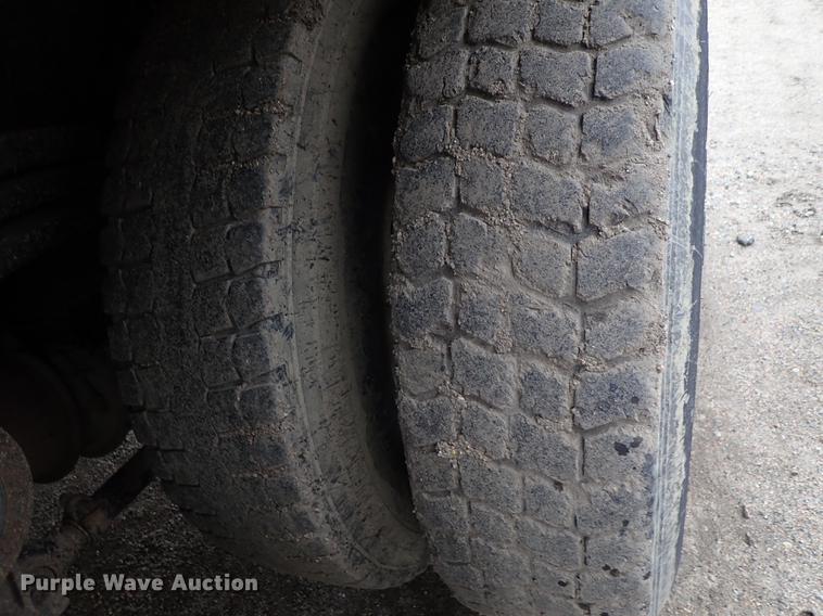 image for item DC1353 2011 Volvo VHD hydrovac truck