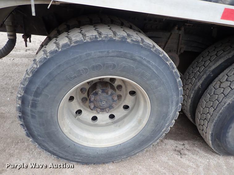 image for item DC1353 2011 Volvo VHD hydrovac truck