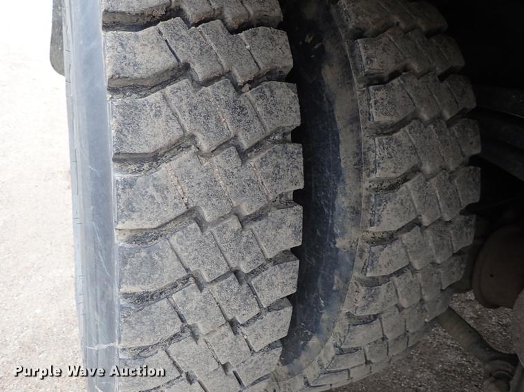 image for item DC1353 2011 Volvo VHD hydrovac truck