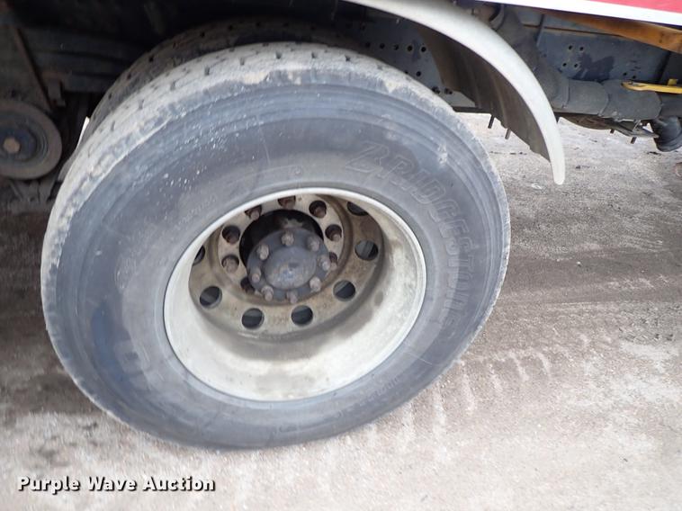 image for item DC1353 2011 Volvo VHD hydrovac truck