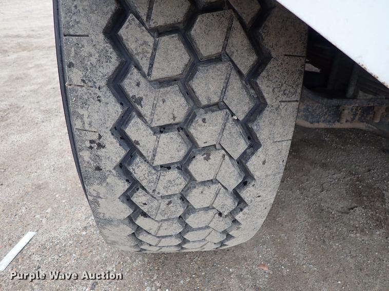 image for item DC1353 2011 Volvo VHD hydrovac truck