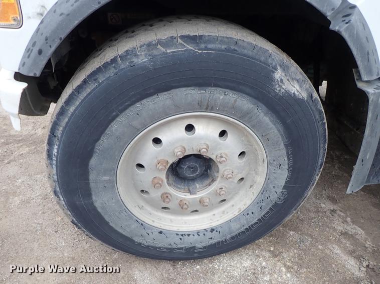 image for item DC1353 2011 Volvo VHD hydrovac truck