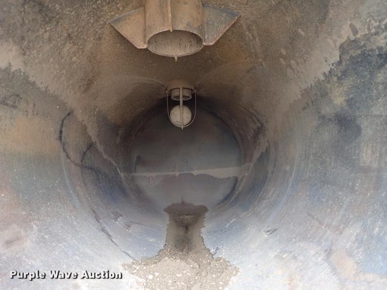 image for item DC1353 2011 Volvo VHD hydrovac truck