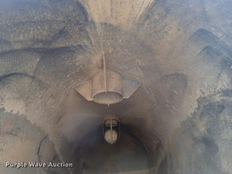 image for item DC1353 2011 Volvo VHD hydrovac truck