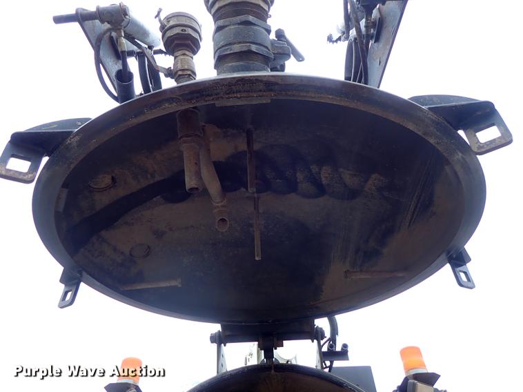 image for item DC1353 2011 Volvo VHD hydrovac truck