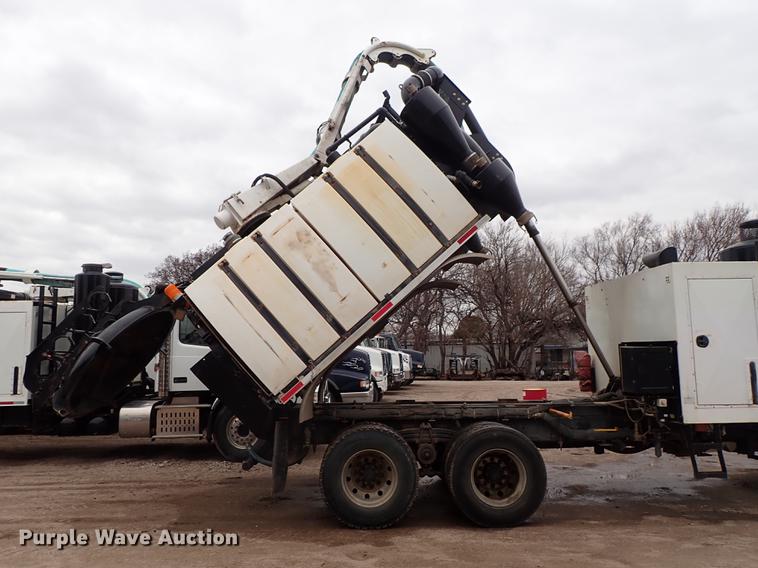 image for item DC1353 2011 Volvo VHD hydrovac truck
