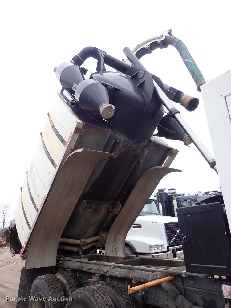 image for item DC1353 2011 Volvo VHD hydrovac truck