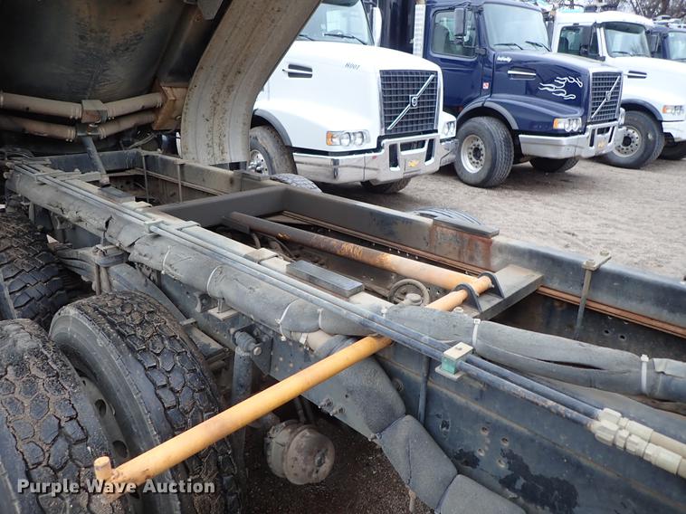 image for item DC1353 2011 Volvo VHD hydrovac truck