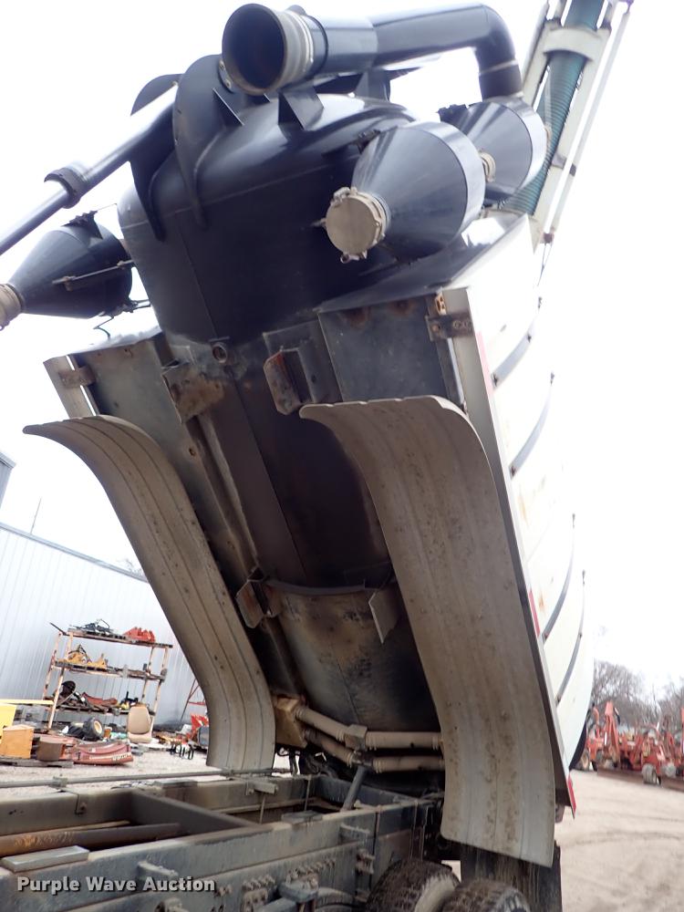 image for item DC1353 2011 Volvo VHD hydrovac truck