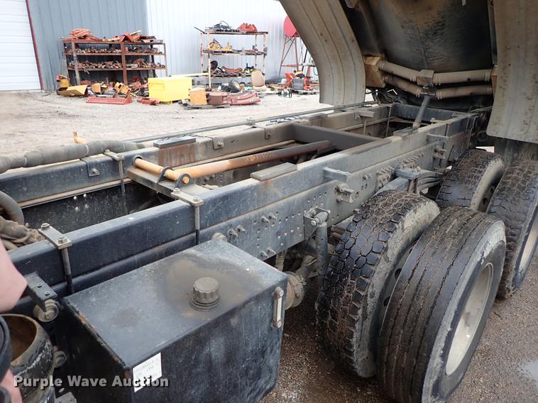 image for item DC1353 2011 Volvo VHD hydrovac truck