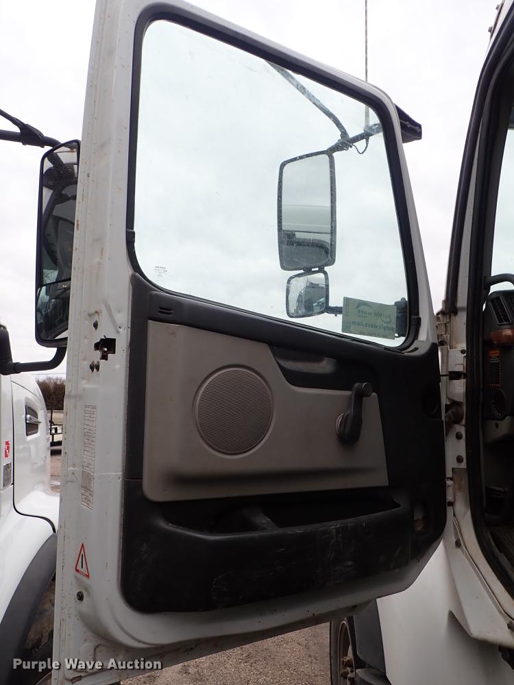 image for item DC1353 2011 Volvo VHD hydrovac truck