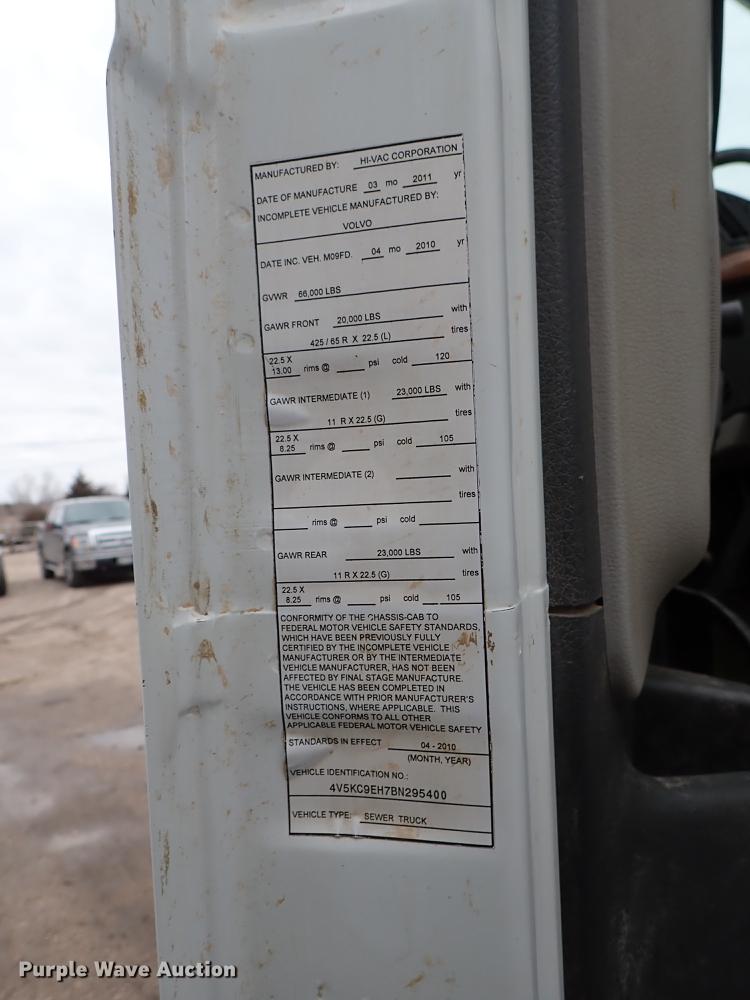 image for item DC1353 2011 Volvo VHD hydrovac truck