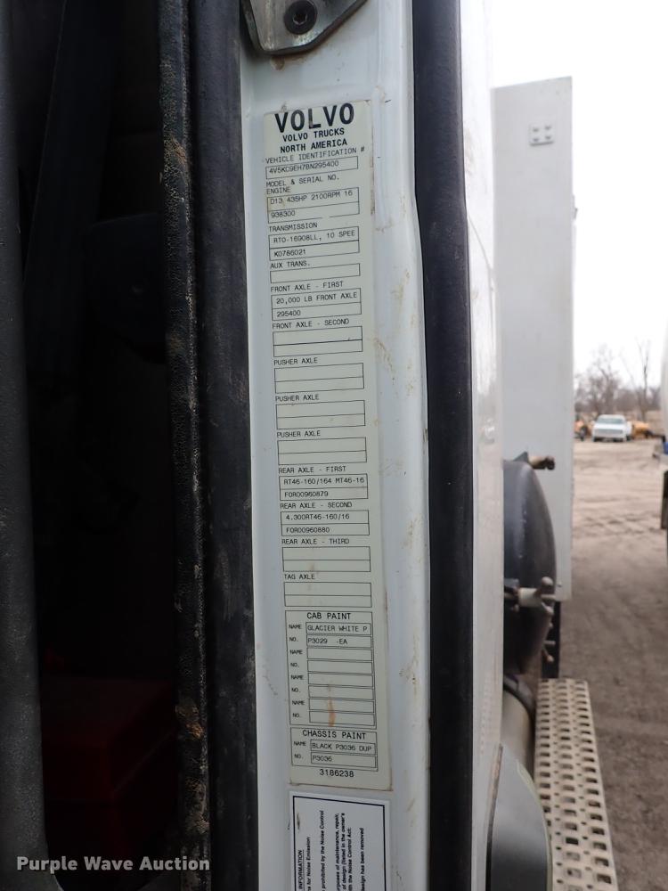 image for item DC1353 2011 Volvo VHD hydrovac truck