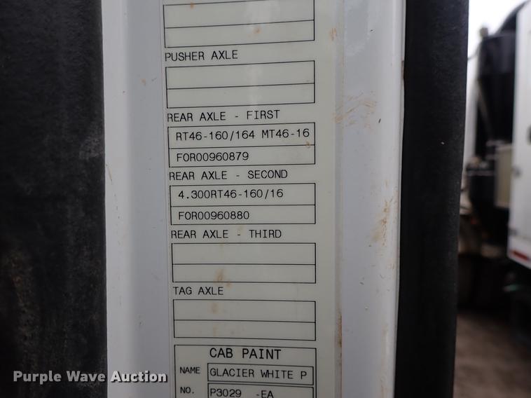 image for item DC1353 2011 Volvo VHD hydrovac truck