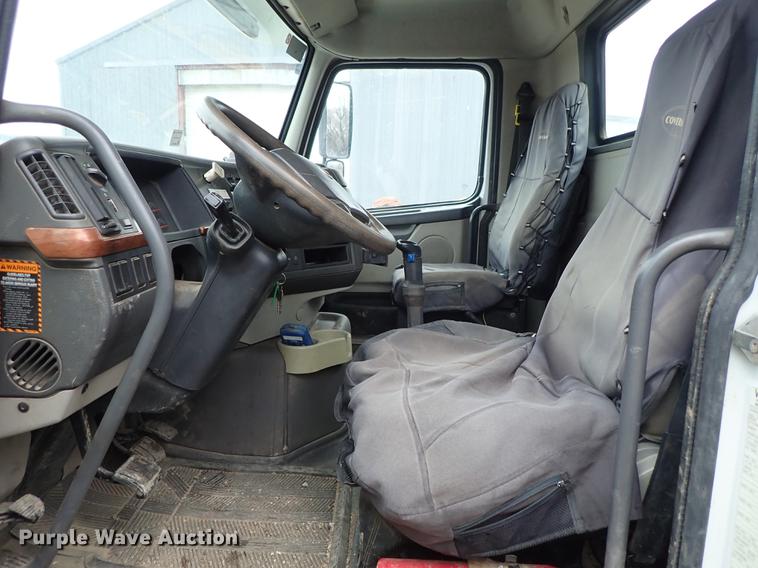 image for item DC1353 2011 Volvo VHD hydrovac truck