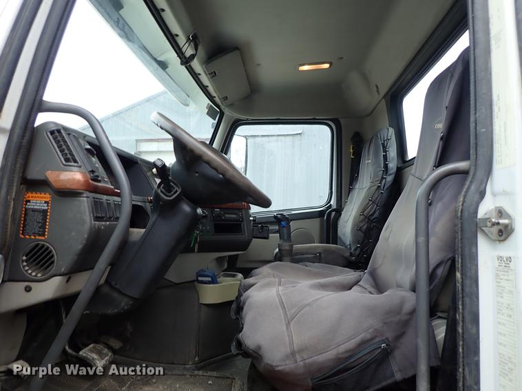 image for item DC1353 2011 Volvo VHD hydrovac truck