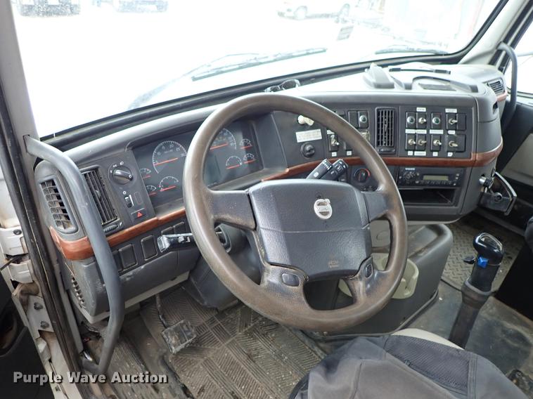 image for item DC1353 2011 Volvo VHD hydrovac truck