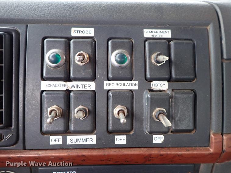 image for item DC1353 2011 Volvo VHD hydrovac truck