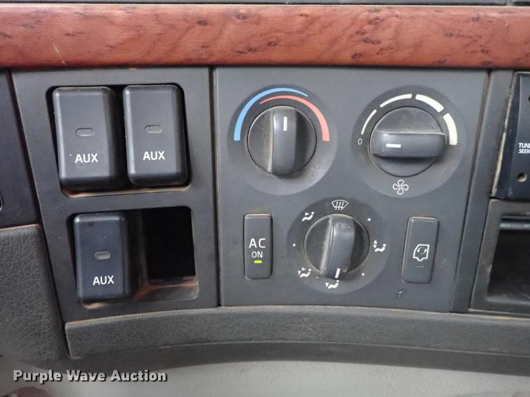 image for item DC1353 2011 Volvo VHD hydrovac truck