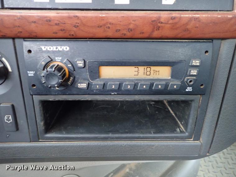 image for item DC1353 2011 Volvo VHD hydrovac truck