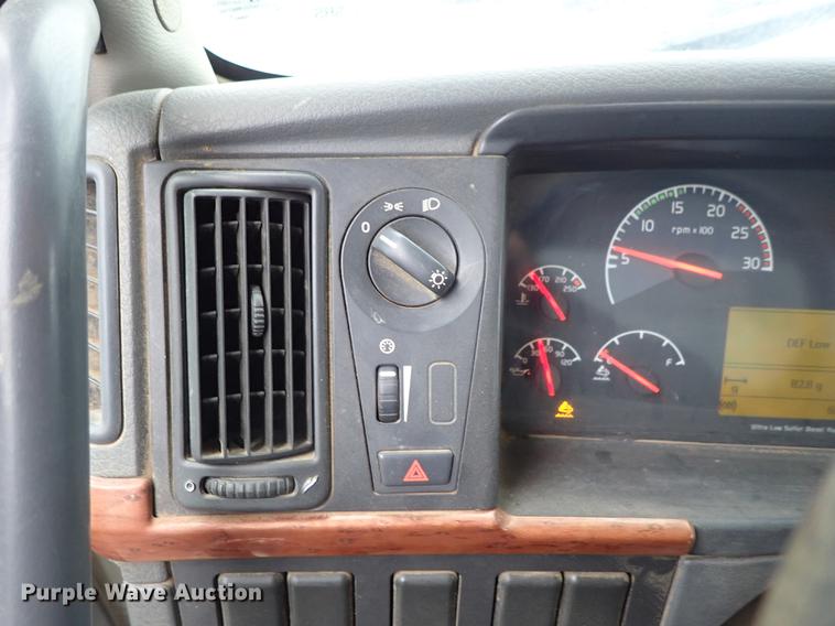 image for item DC1353 2011 Volvo VHD hydrovac truck