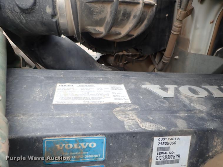 image for item DC1353 2011 Volvo VHD hydrovac truck