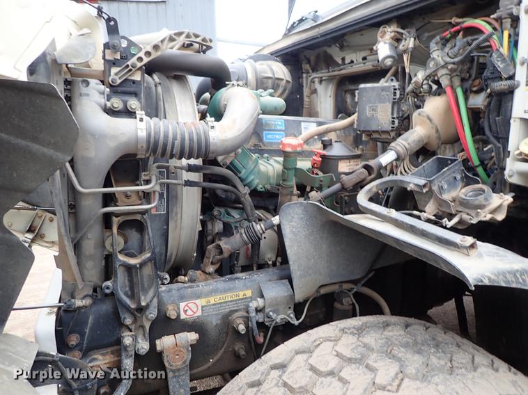 image for item DC1353 2011 Volvo VHD hydrovac truck