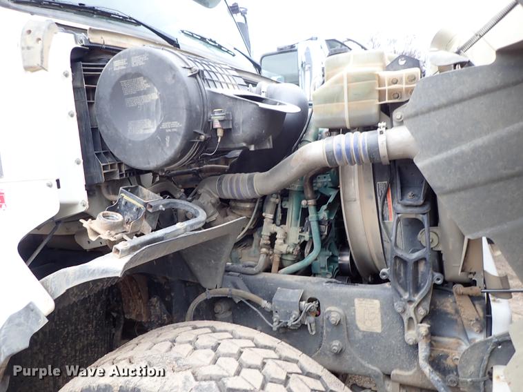 image for item DC1353 2011 Volvo VHD hydrovac truck