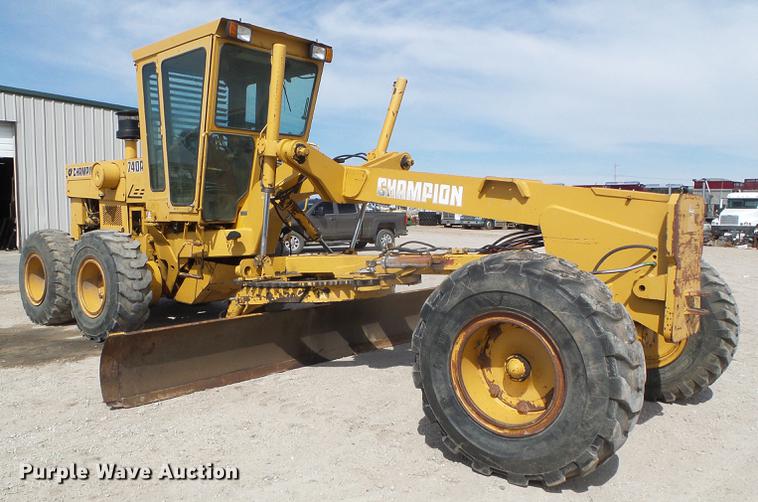 image for item DC5244 1988 Champion 740A motor grader