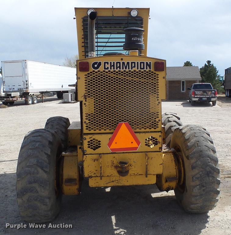 image for item DC5244 1988 Champion 740A motor grader