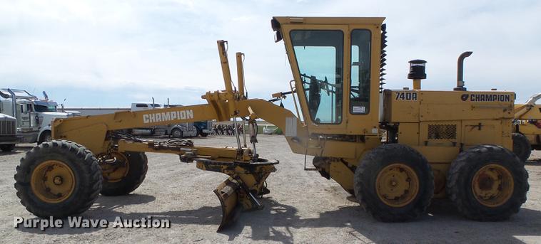 image for item DC5244 1988 Champion 740A motor grader