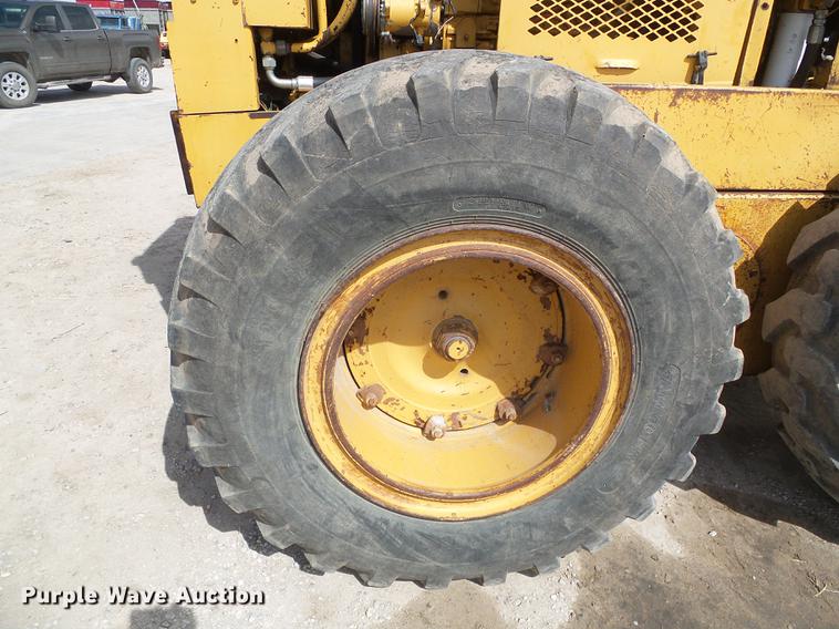 image for item DC5244 1988 Champion 740A motor grader