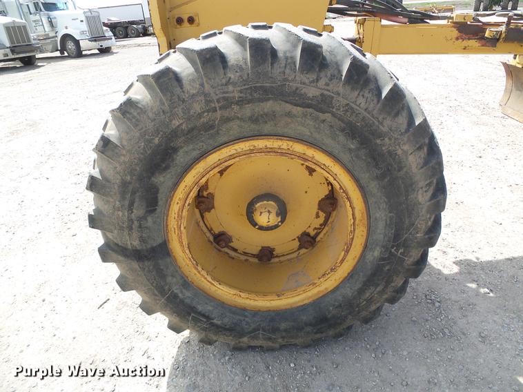 image for item DC5244 1988 Champion 740A motor grader