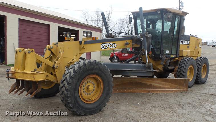 image for item DD2310 2005 John Deere 670D motor grader