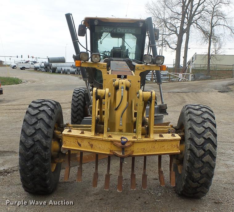 image for item DD2310 2005 John Deere 670D motor grader